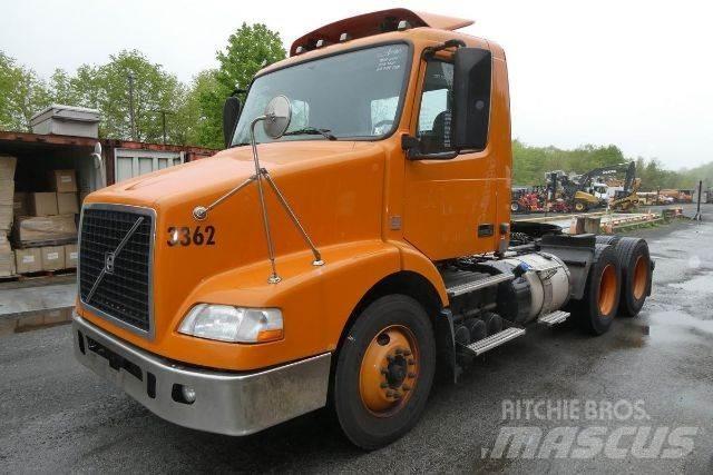 Volvo VNM64T キャブ付きシャーシ
