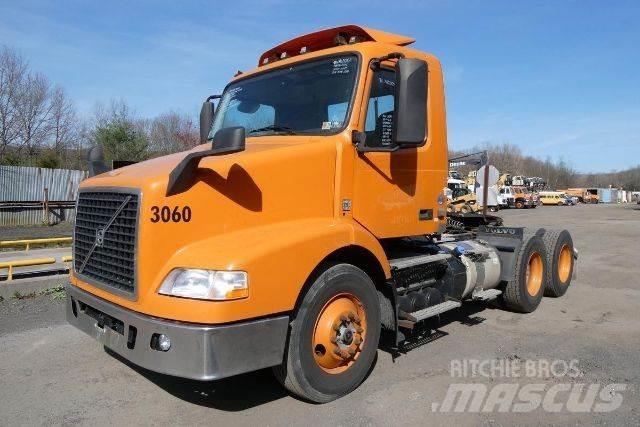 Volvo VNM64T キャブ付きシャーシ