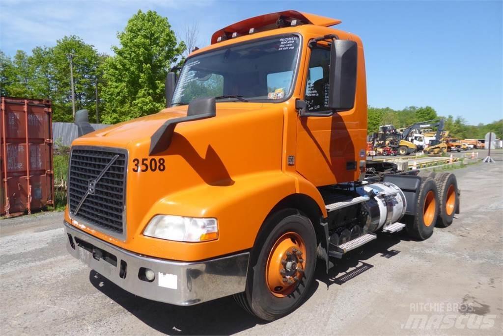 Volvo VNM64T キャブ付きシャーシ