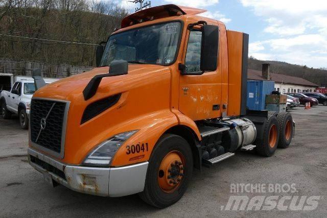 Volvo VNR64T300 キャブ付きシャーシ