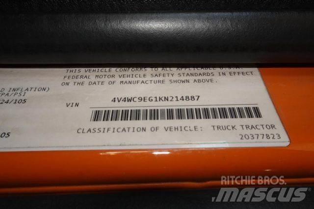 Volvo VNR64T300 キャブ付きシャーシ