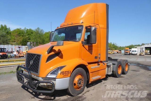 Volvo VNR64T300 キャブ付きシャーシ