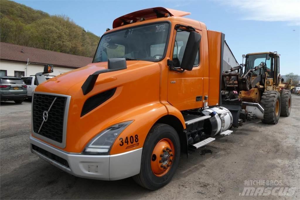 Volvo VNR64T300 キャブ付きシャーシ