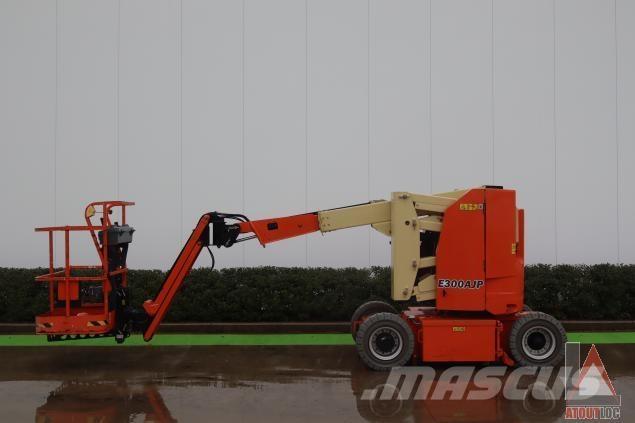 JLG E300AJP ブームリフト　屈伸型