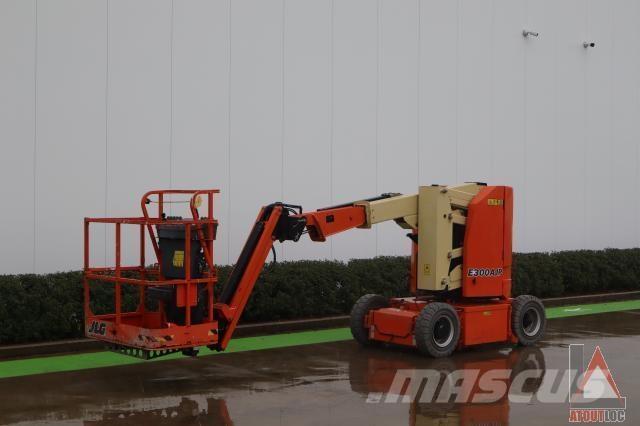 JLG E300AJP ブームリフト　屈伸型
