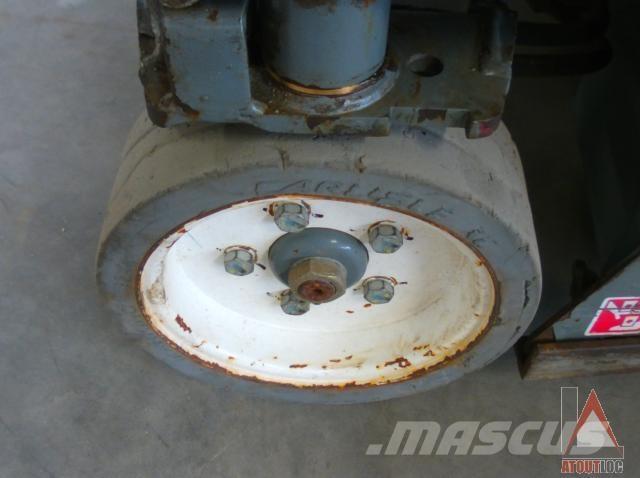 SkyJack SJ3219 ブームリフト　屈伸型