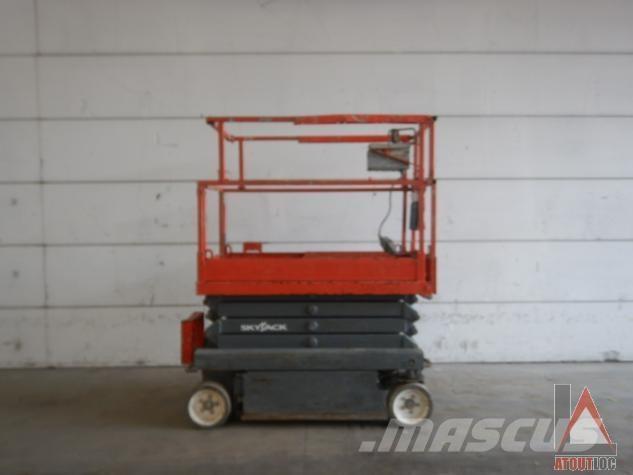 SkyJack SJ3219 ブームリフト　屈伸型