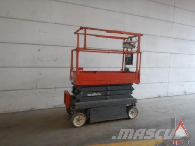 SkyJack SJ3219 ブームリフト　屈伸型