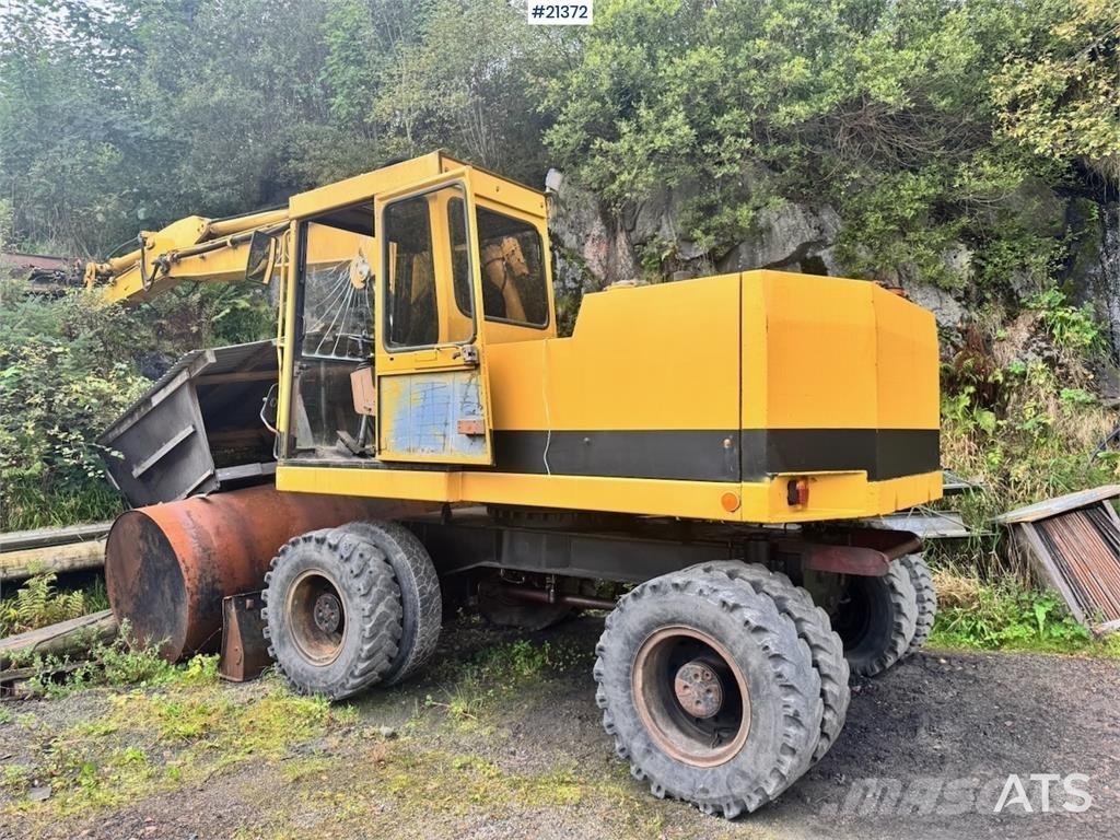 CAT 212B ホイール式油圧ショベル（パワーショベル・ユンボ・バックホー）