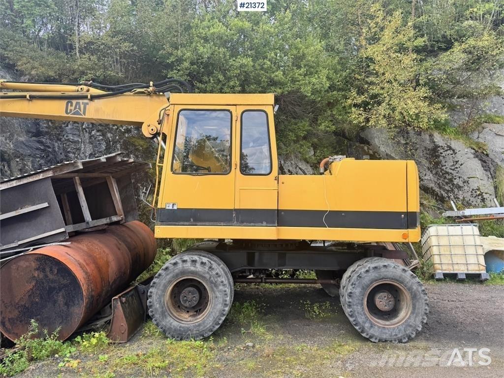 CAT 212B ホイール式油圧ショベル（パワーショベル・ユンボ・バックホー）