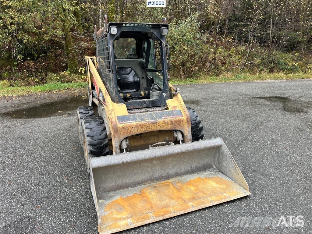 CAT 226 スキッドステアローダー