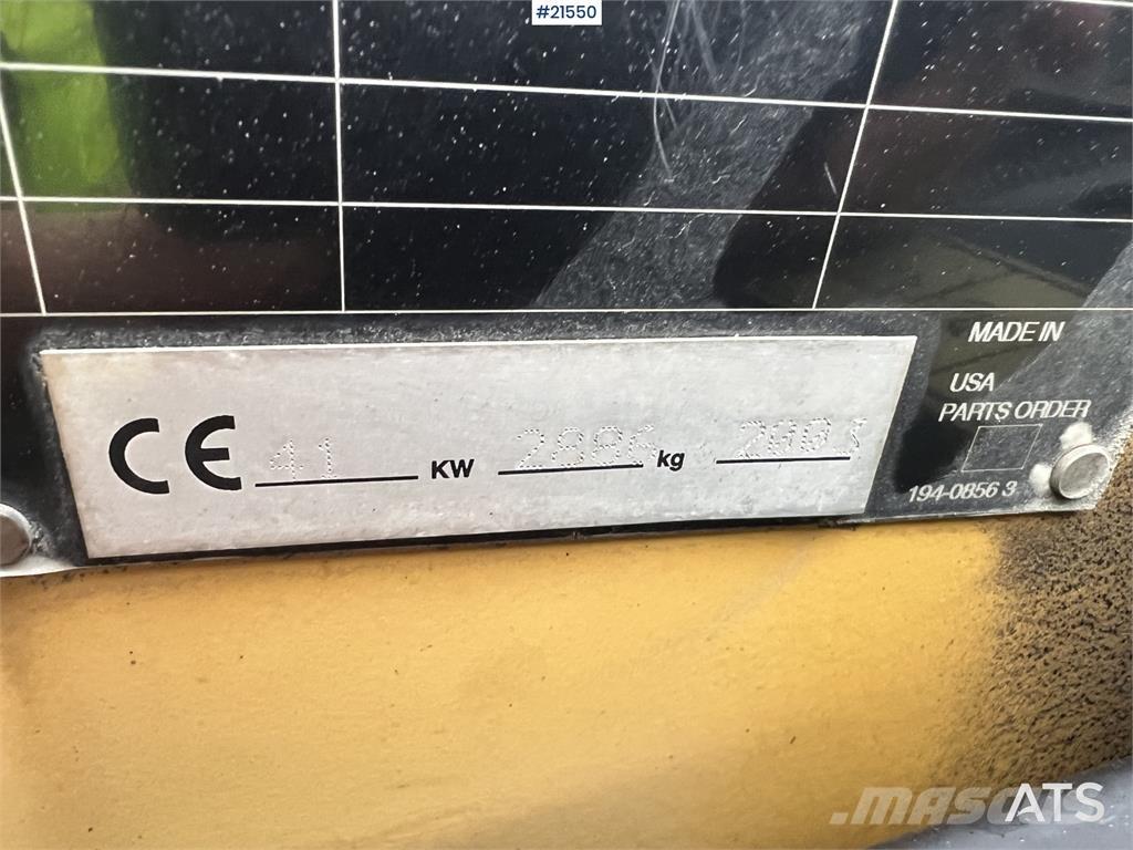 CAT 226 スキッドステアローダー