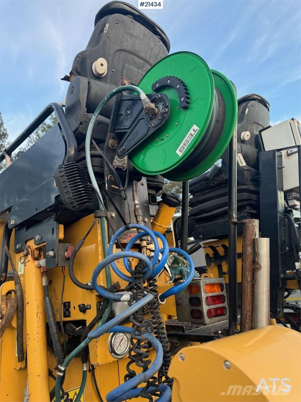 CAT AP 300 アスファルトフィニッシャ