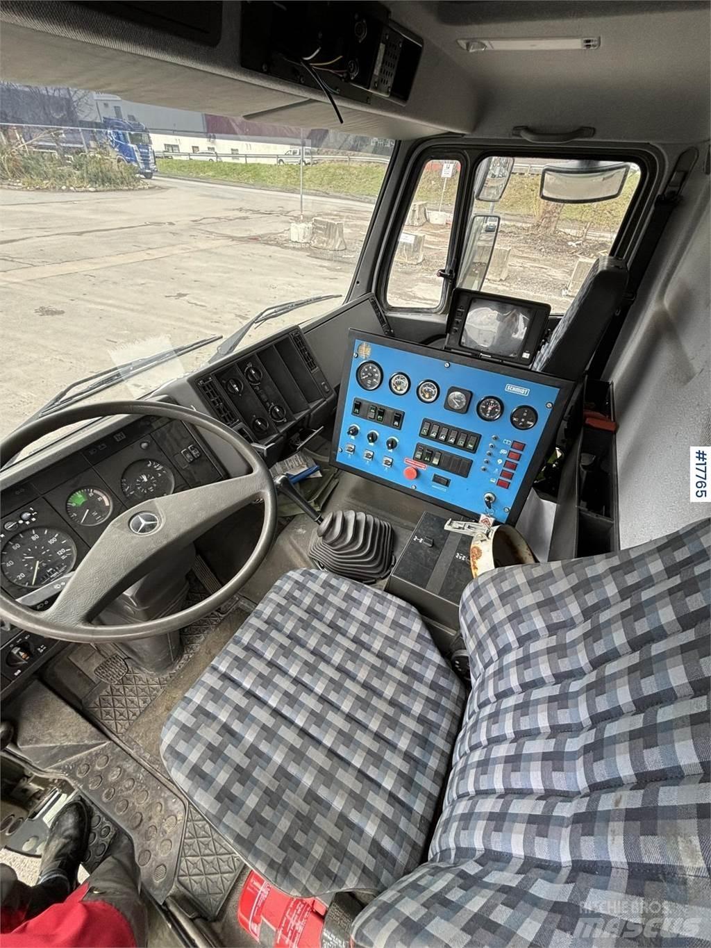 Mercedes-Benz 1824 街路清掃車