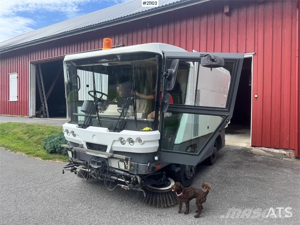 Ravo 540 Sweeper. 街路清掃車