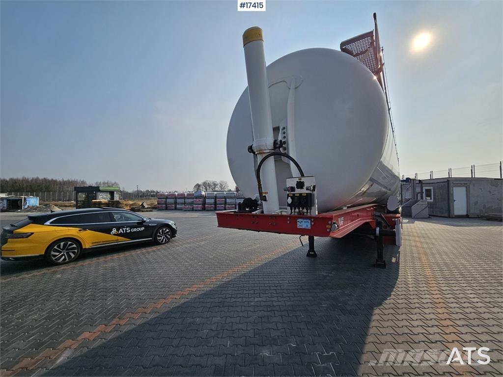 LAG 0-3-TI セミトレーラータンカー