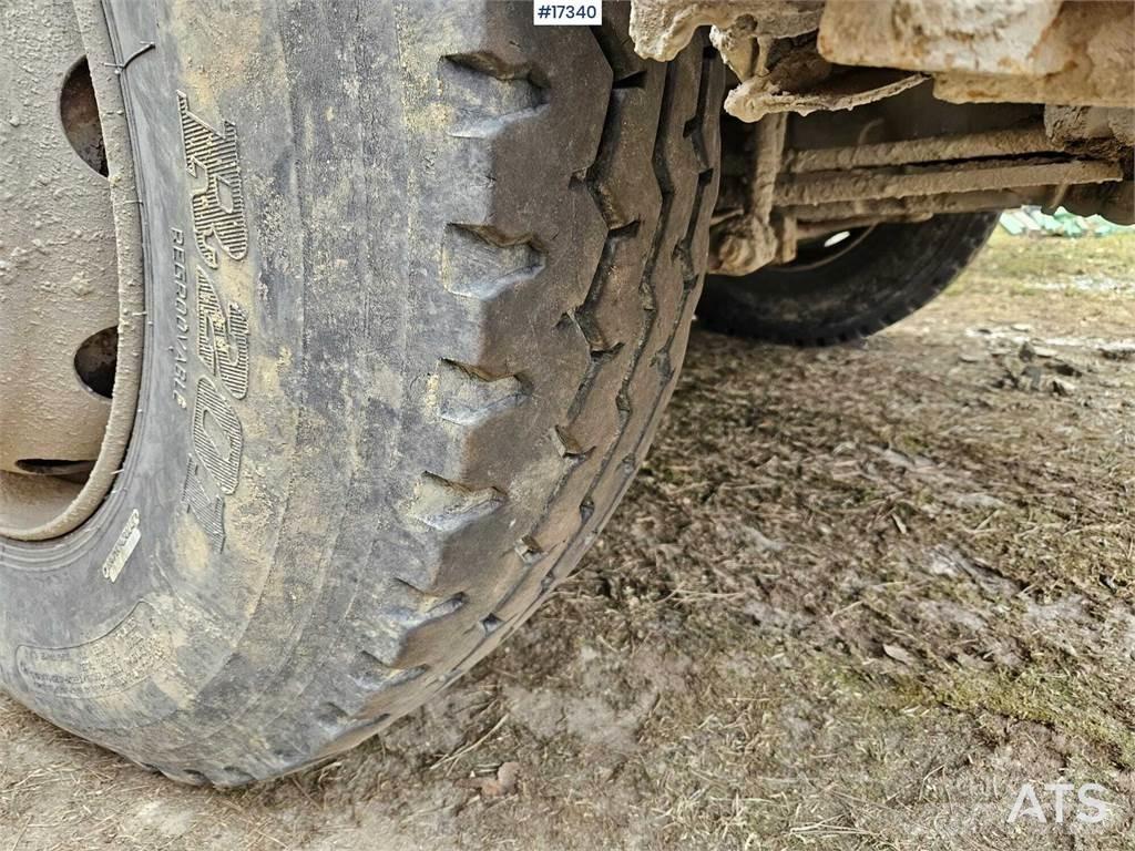 Volvo 420 8x4 ダンプ