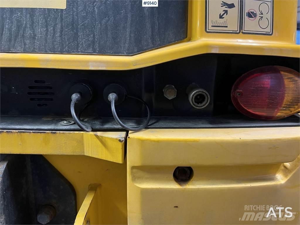 JCB 409 T4 タイヤ式ブルドーザ