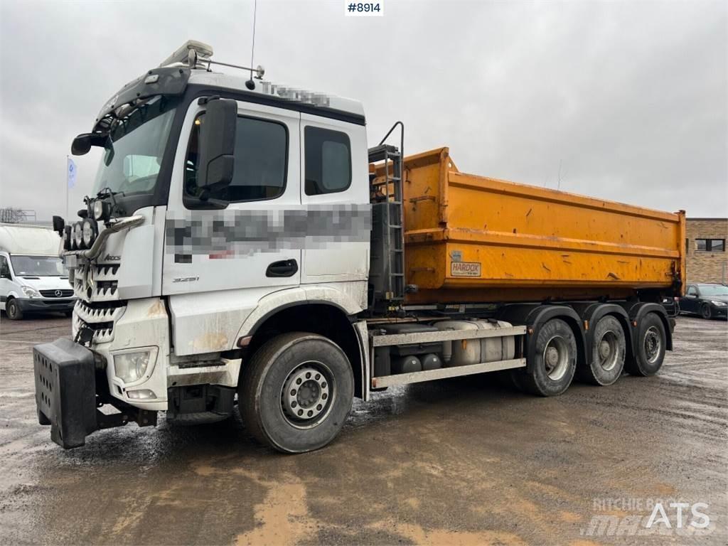 Mercedes-Benz Arocs アームロール