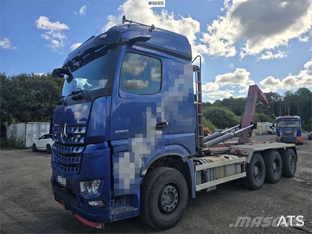 Mercedes-Benz Arocs アームロール