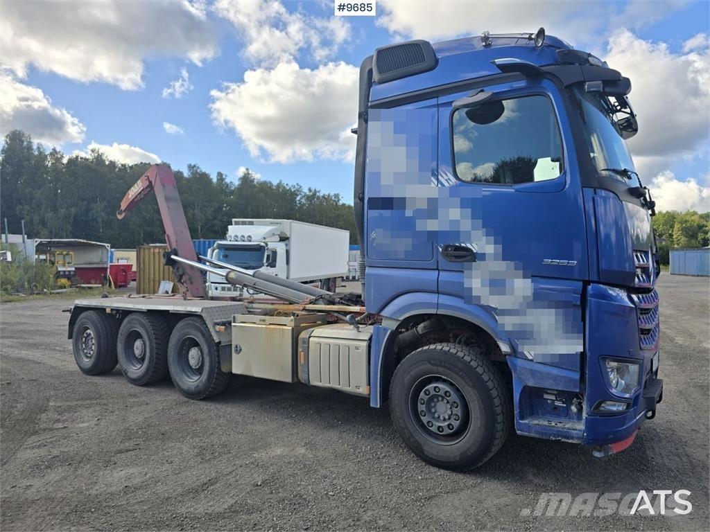 Mercedes-Benz Arocs アームロール