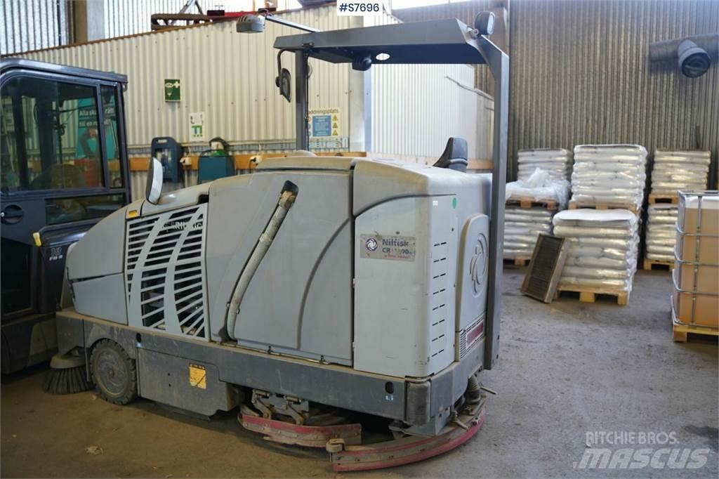 Nilfisk CR1200 街路清掃車