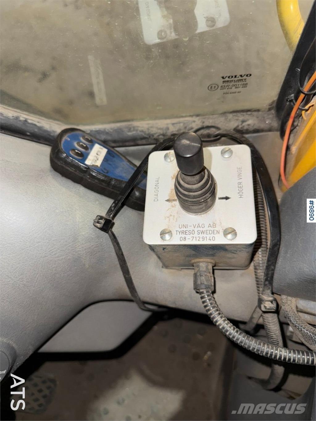 Uni-väg UV-280 プラウ