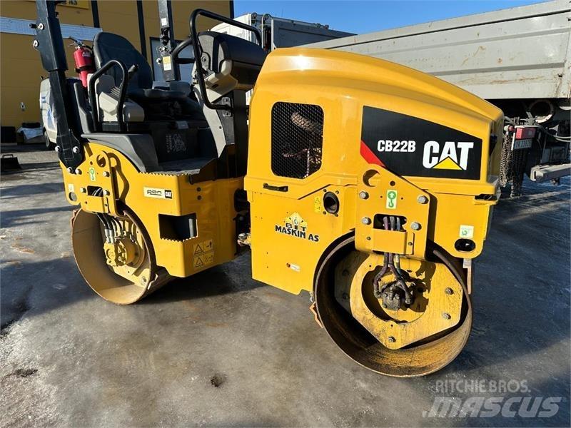 CAT cb22b プレートコンパクター