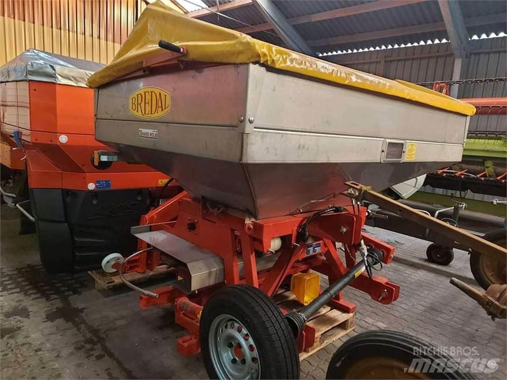 Bredal F2 2500 ミネラル散布機