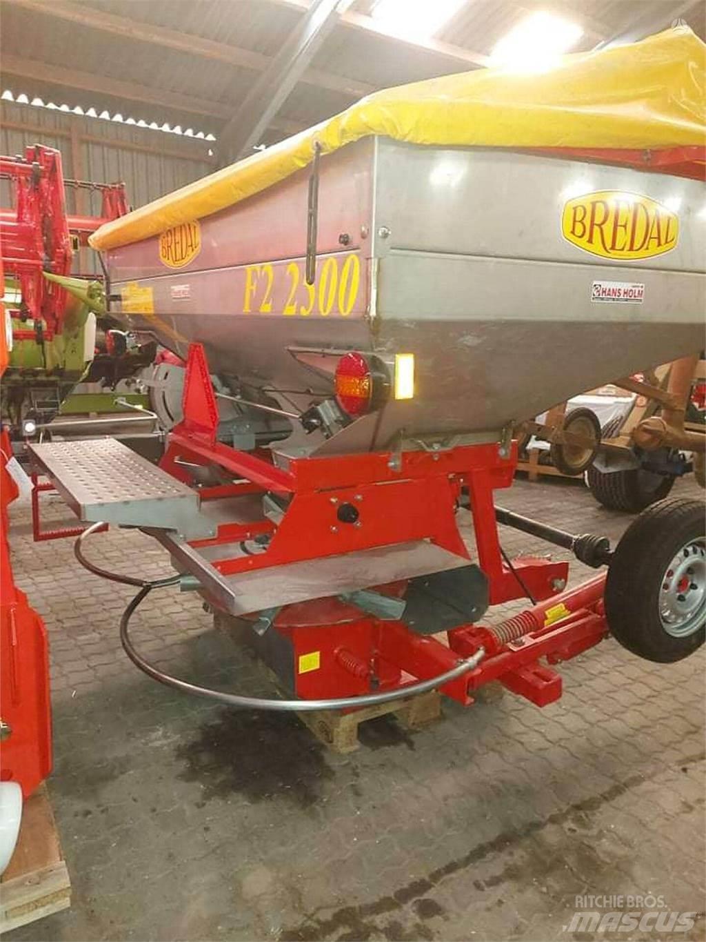 Bredal F2 2500 ミネラル散布機