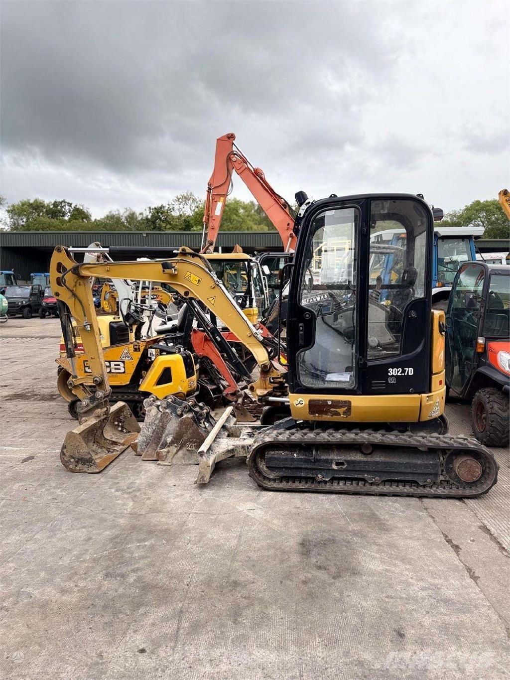 CAT 302.7 DCR ミニ油圧ショベル 7t以下（ミニユンボ・ミニディガー）