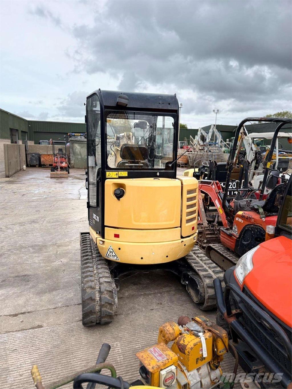 CAT 302.7 DCR ミニ油圧ショベル 7t以下（ミニユンボ・ミニディガー）