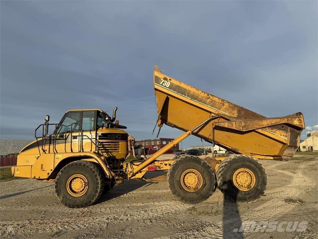 CAT 730 アーティキュレート式ダンプトラック