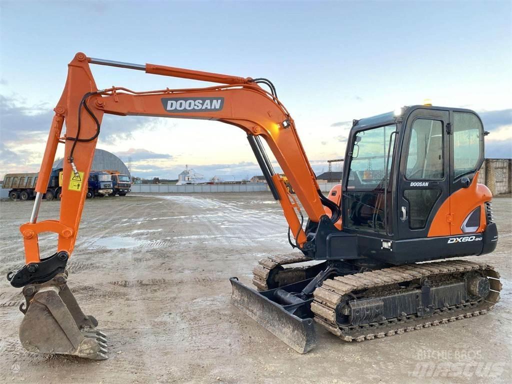 Doosan DX 60 C ミニ油圧ショベル 7t以下（ミニユンボ・ミニディガー）