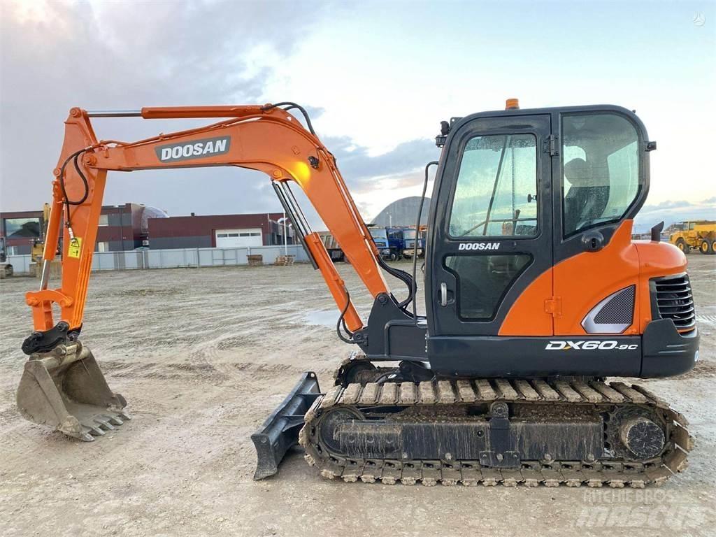 Doosan DX 60 C ミニ油圧ショベル 7t以下（ミニユンボ・ミニディガー）