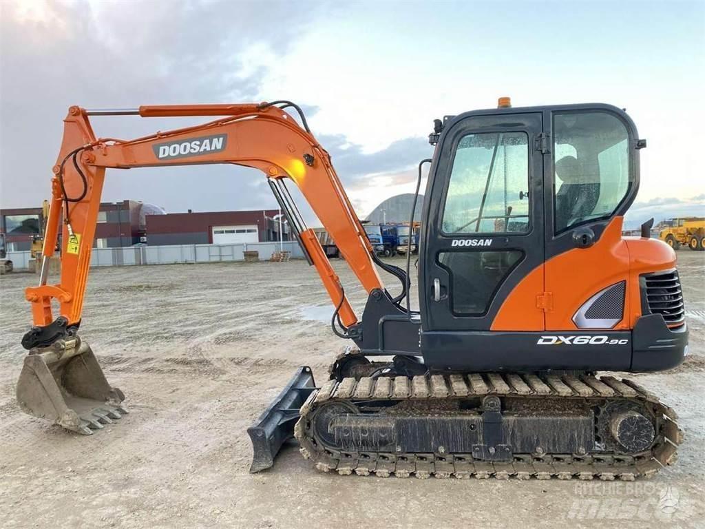 Doosan DX 60 C ミニ油圧ショベル 7t以下（ミニユンボ・ミニディガー）