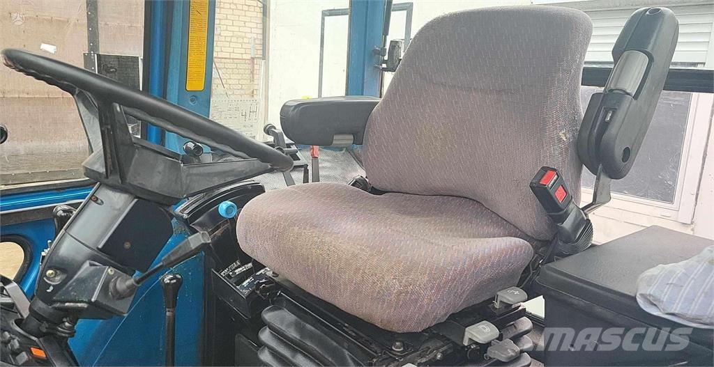 Ford 8210 トラクター