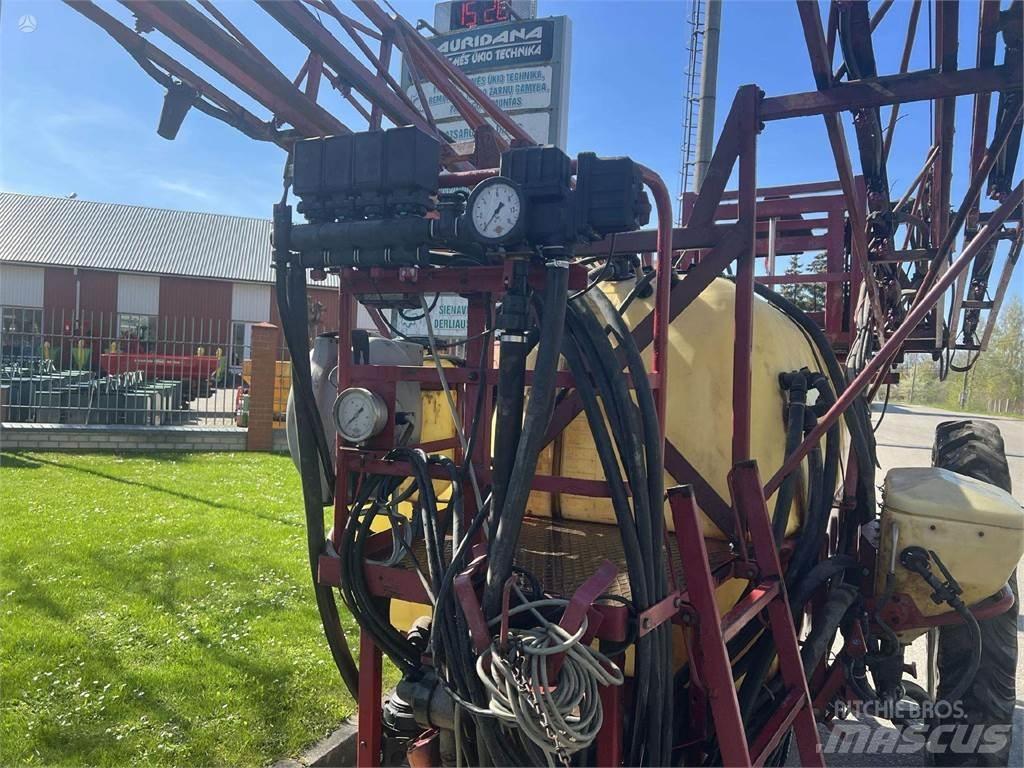 Hardi 24 metrai 自走式噴霧器