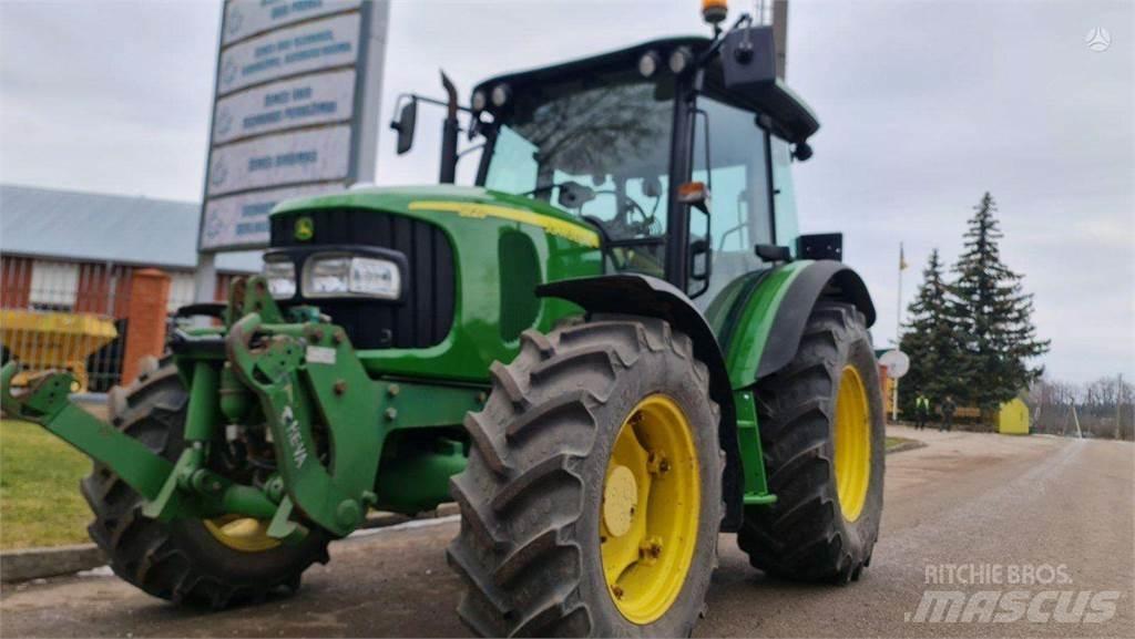 John Deere 5820 トラクター