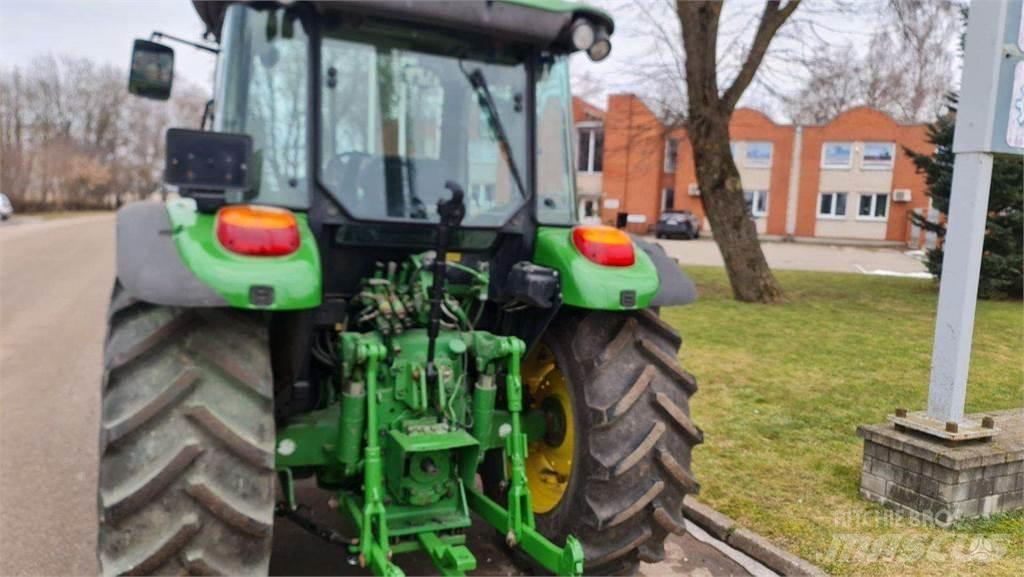 John Deere 5820 トラクター