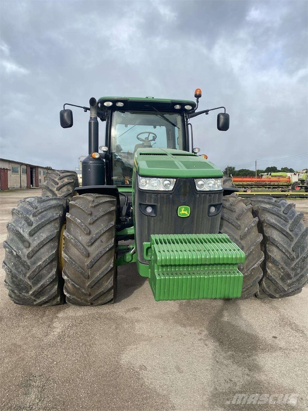 John Deere 8335R トラクター