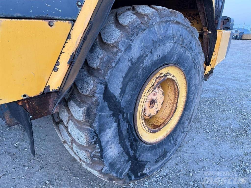 Komatsu HM 400-2 アーティキュレート式ダンプトラック