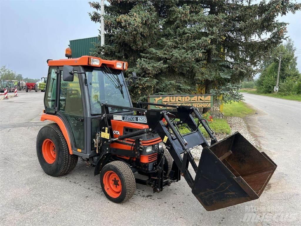 Kubota ST-30 トラクター