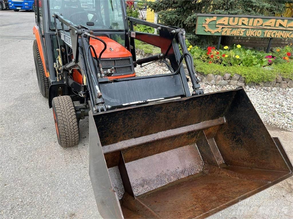 Kubota ST-30 トラクター
