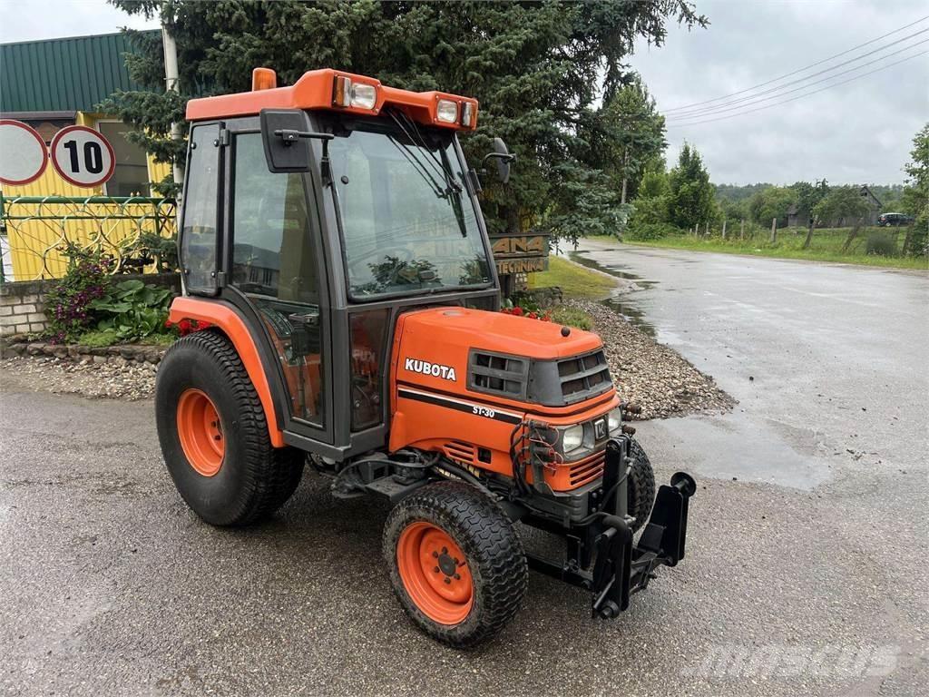 Kubota ST-30 トラクター