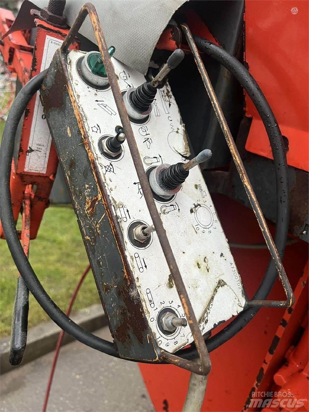 Kuhn Primor 3560 ミキサーフィーダー