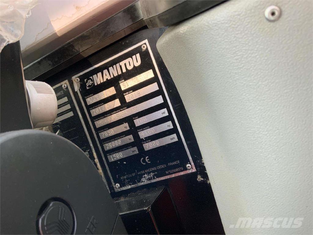 Manitou MLT741 フロントローダーとディガー