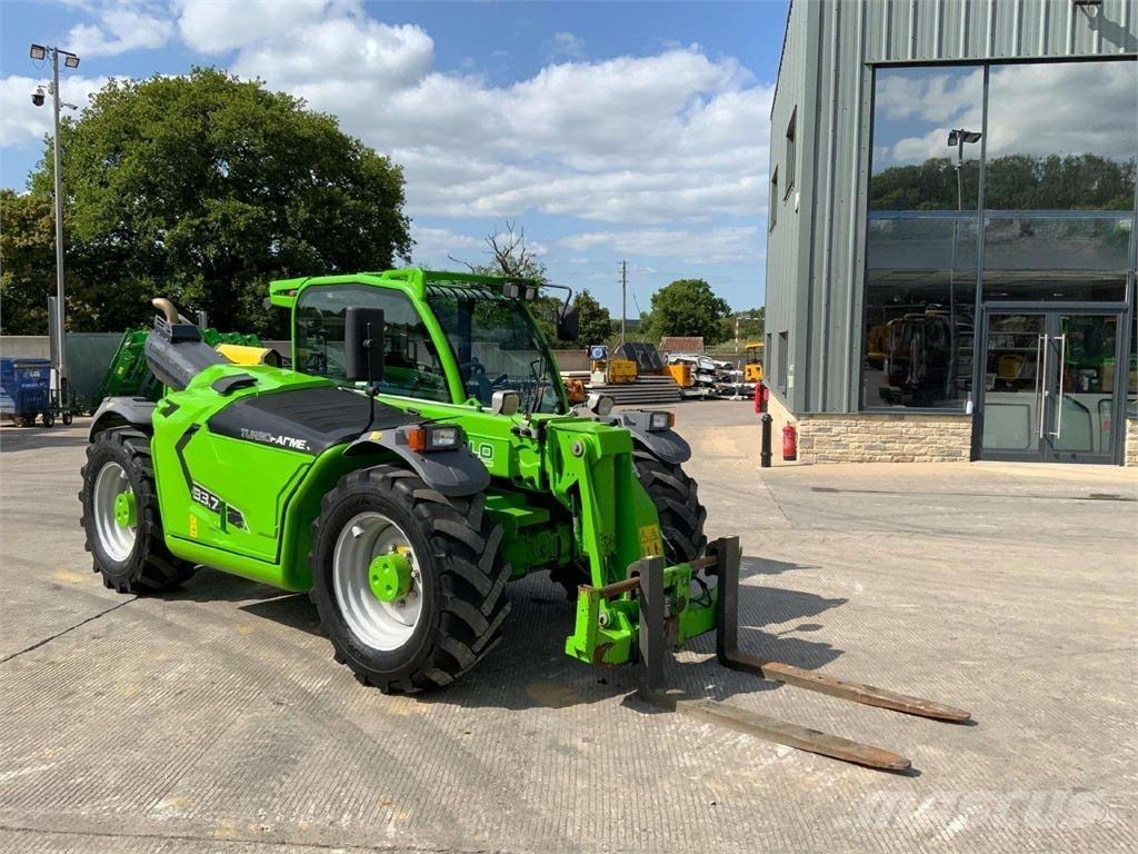 Merlo TF33.7 フロントローダーとディガー