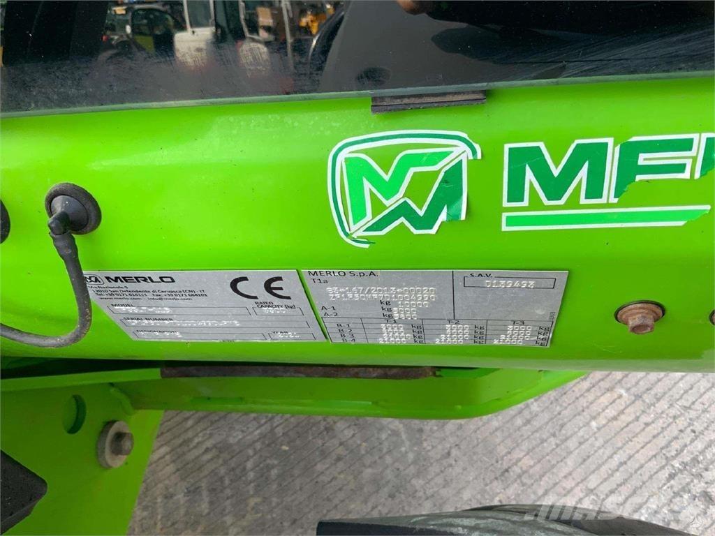 Merlo TF33.7 フロントローダーとディガー