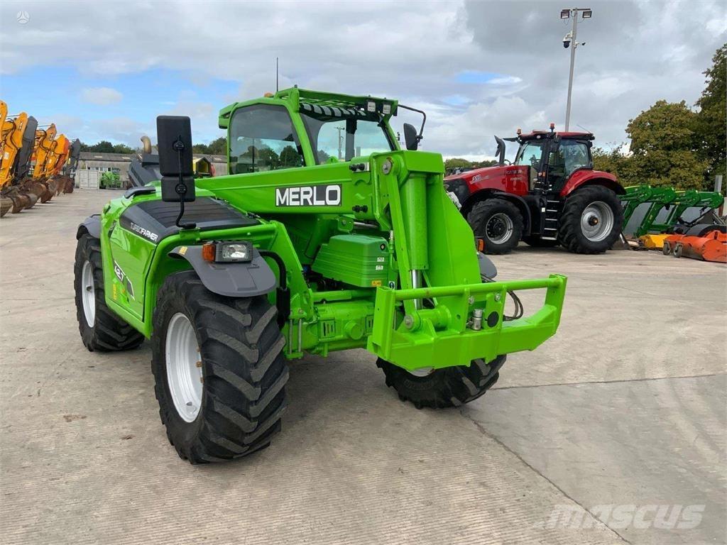 Merlo TF42.7 フロントローダーとディガー